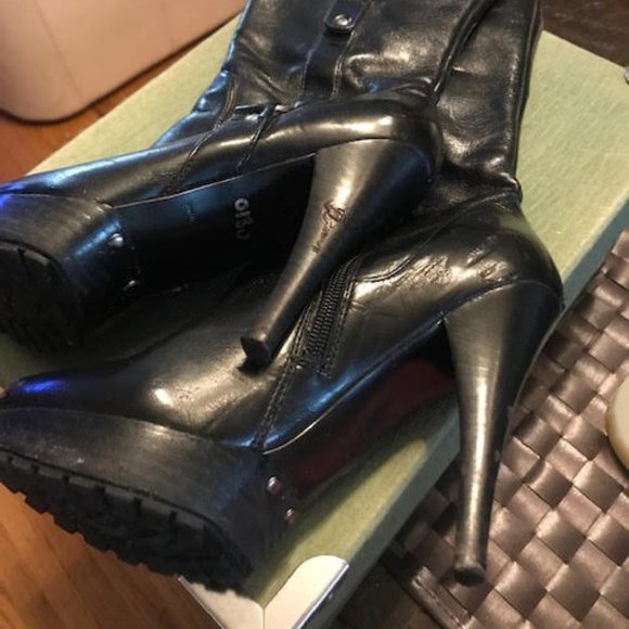 Guess Boots - Picture 2 of 4